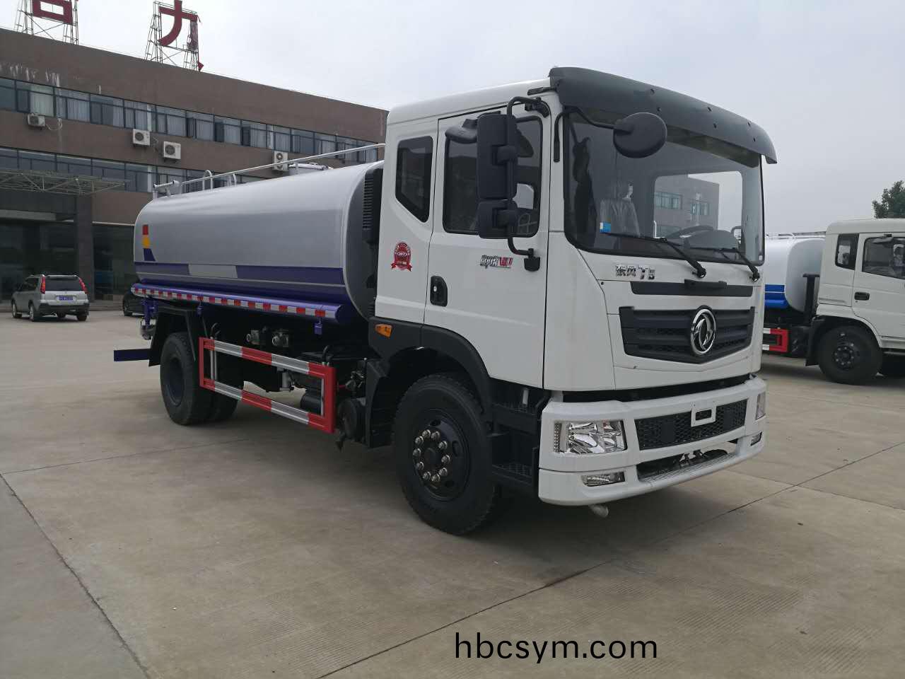 東風T515噸(dun)灑水(shui)車(che)