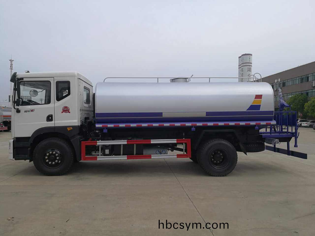 東(dong)風T515噸(dun)灑(sa)水車