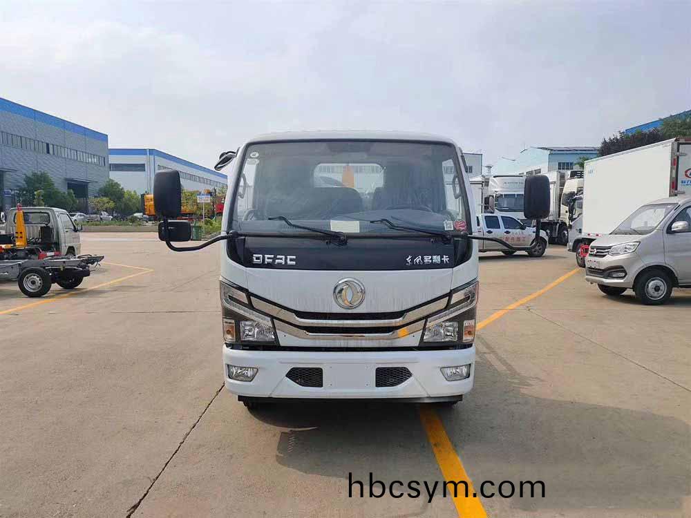 國六(liu)5方東(dong)風D6 勾臂(bi)垃圾車