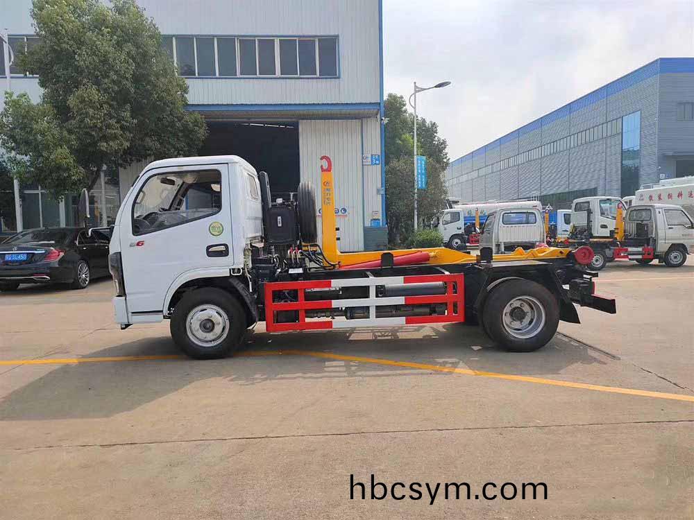 國六(liu)5方東風D6 勾(gou)臂垃圾(ji)車