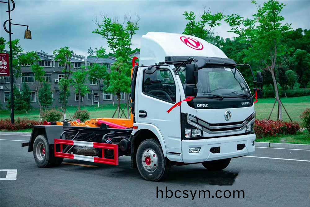 國六(liu)7-8方東(dong)風D7 勾臂垃(la)圾車
