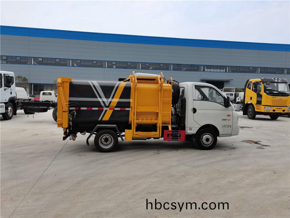 國六4.5方(fang) 藍牌凱馬(ma)瑞航 側(ce)裝壓(ya)縮(suo)垃圾車