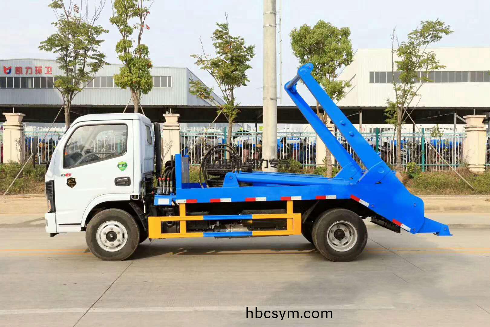 國六6方(fang)東(dong)風D6 擺(bai)臂垃圾(ji)車