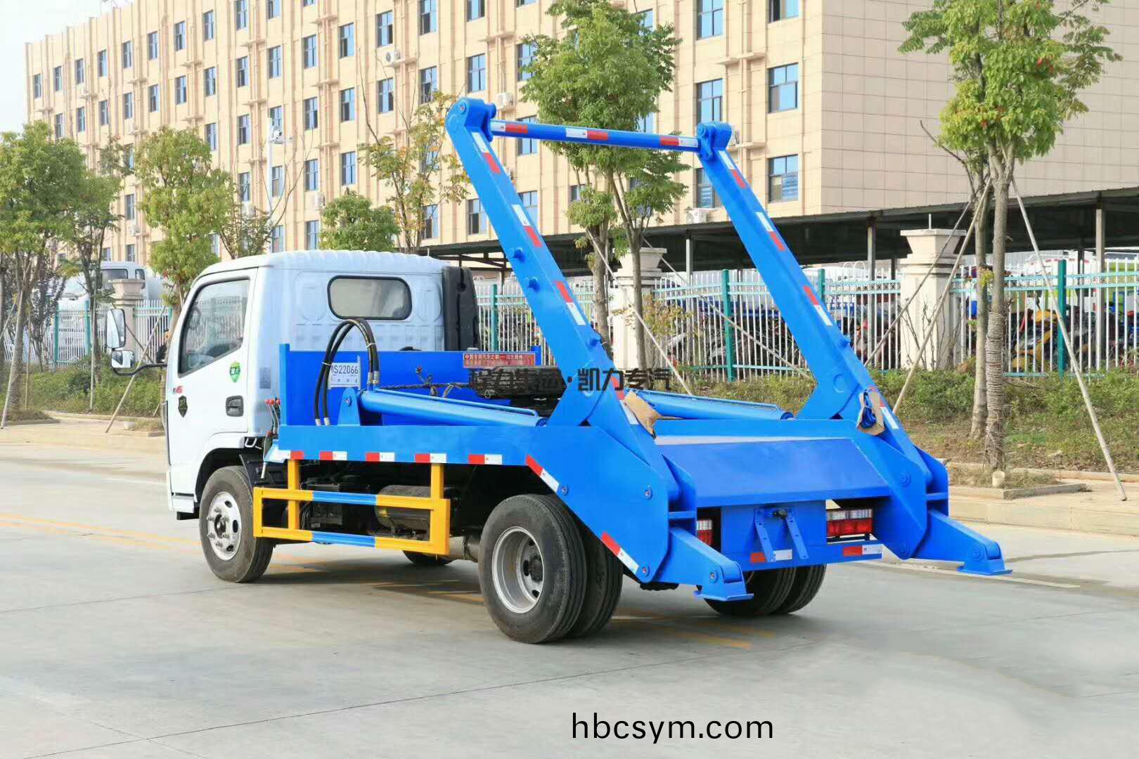 國(guo)六(liu)6方(fang)東(dong)風D6 擺臂(bi)垃(la)圾(ji)車