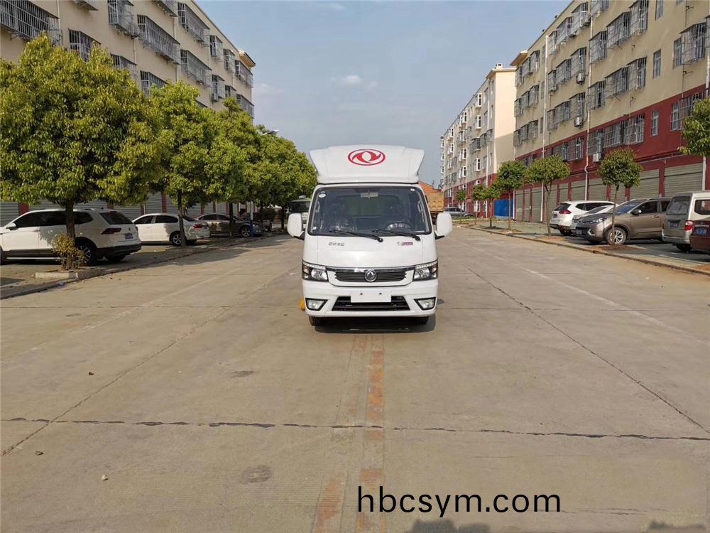 國六0.5方水 1.5方(fang)塵東(dong)風途逸 掃路(lu)車