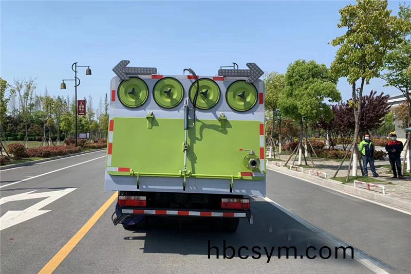 國(guo)六(liu)小(xiao)多(duo)利(li)卡5噸(dun)1水(shui)4塵吸塵(chen)車