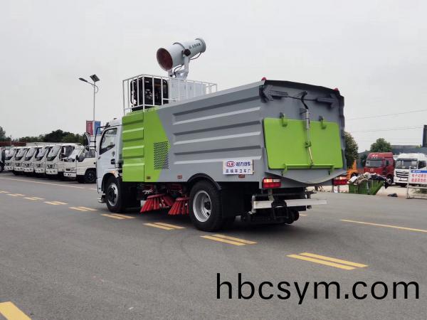 東風(feng)多利卡7.5方(fang)掃(sao)路車帶噴霧降(jiang)塵