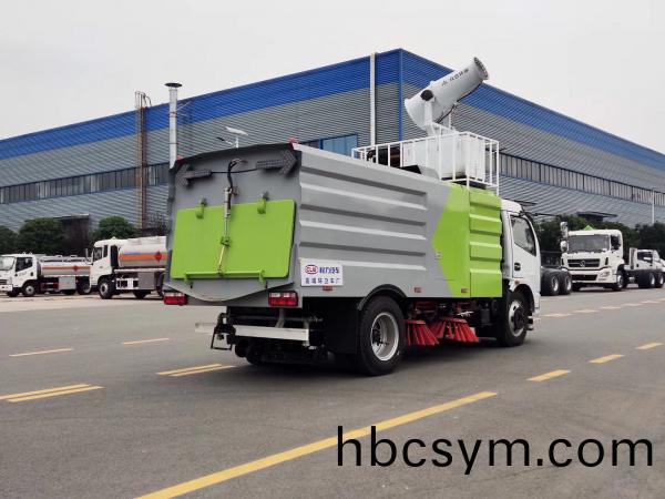 東風多(duo)利(li)卡7.5方(fang)掃路車帶噴霧降塵(chen)