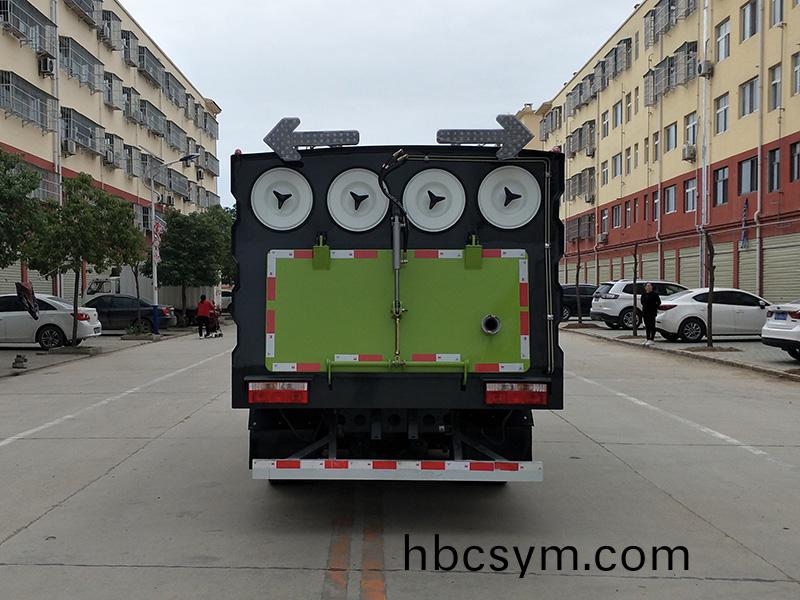 東(dong)風(feng)小(xiao)多利卡(ka)5方(fang)吸塵(chen)車(che)