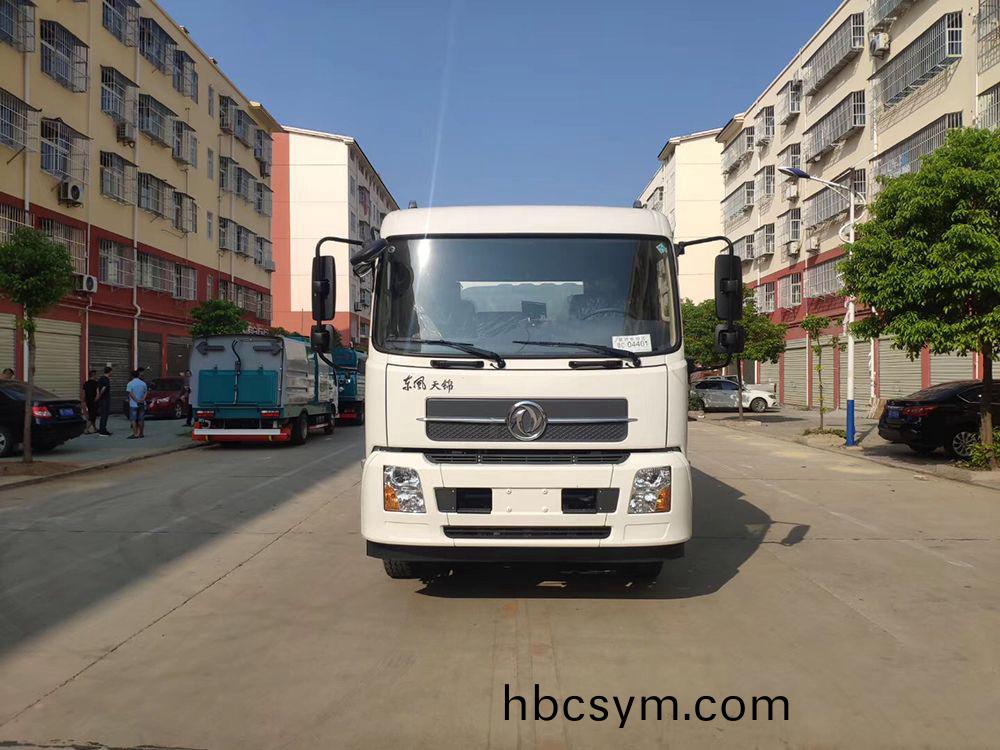 國六8方(fang)塵(chen)東風天錦(jin) 榦(gan)濕兩(liang)用掃(sao)路(lu)車