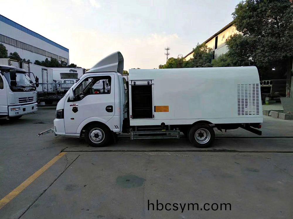 國(guo)六(liu)1.5立(li)方(fang) 藍(lan)牌(pai)東風途(tu)逸 路麵(mian)清(qing)洗(xi)車(che)