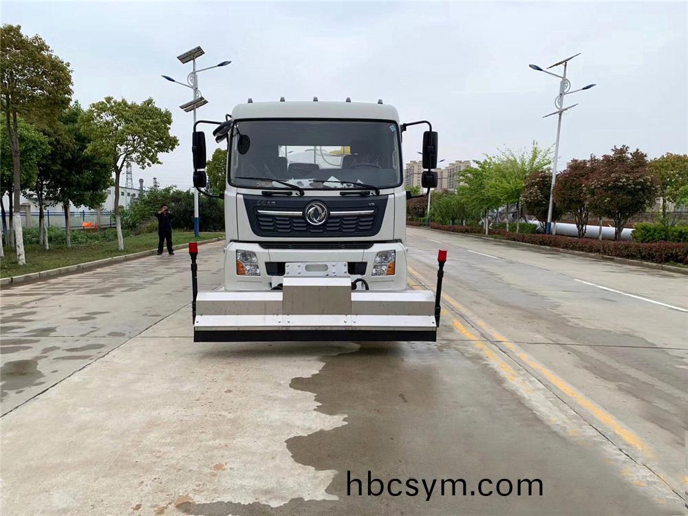 國(guo)六(liu)8立方東風天錦 路(lu)麵(mian)清(qing)洗車(che)