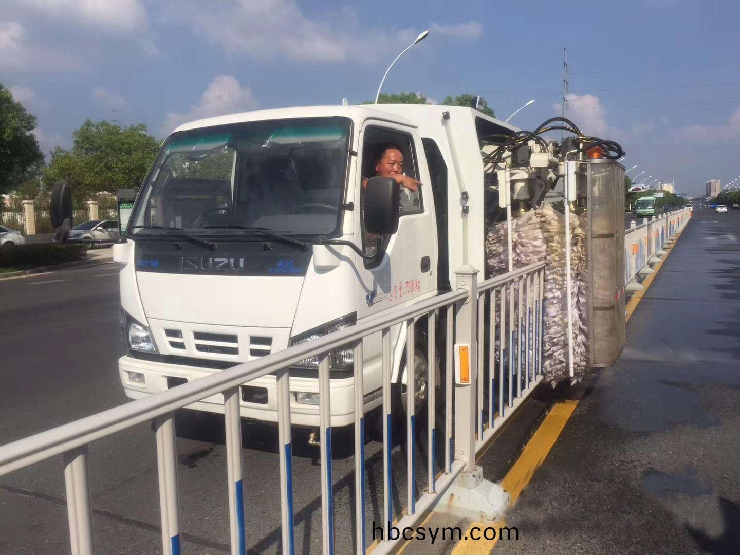 4方城市護欄(lan)清洗車(che)