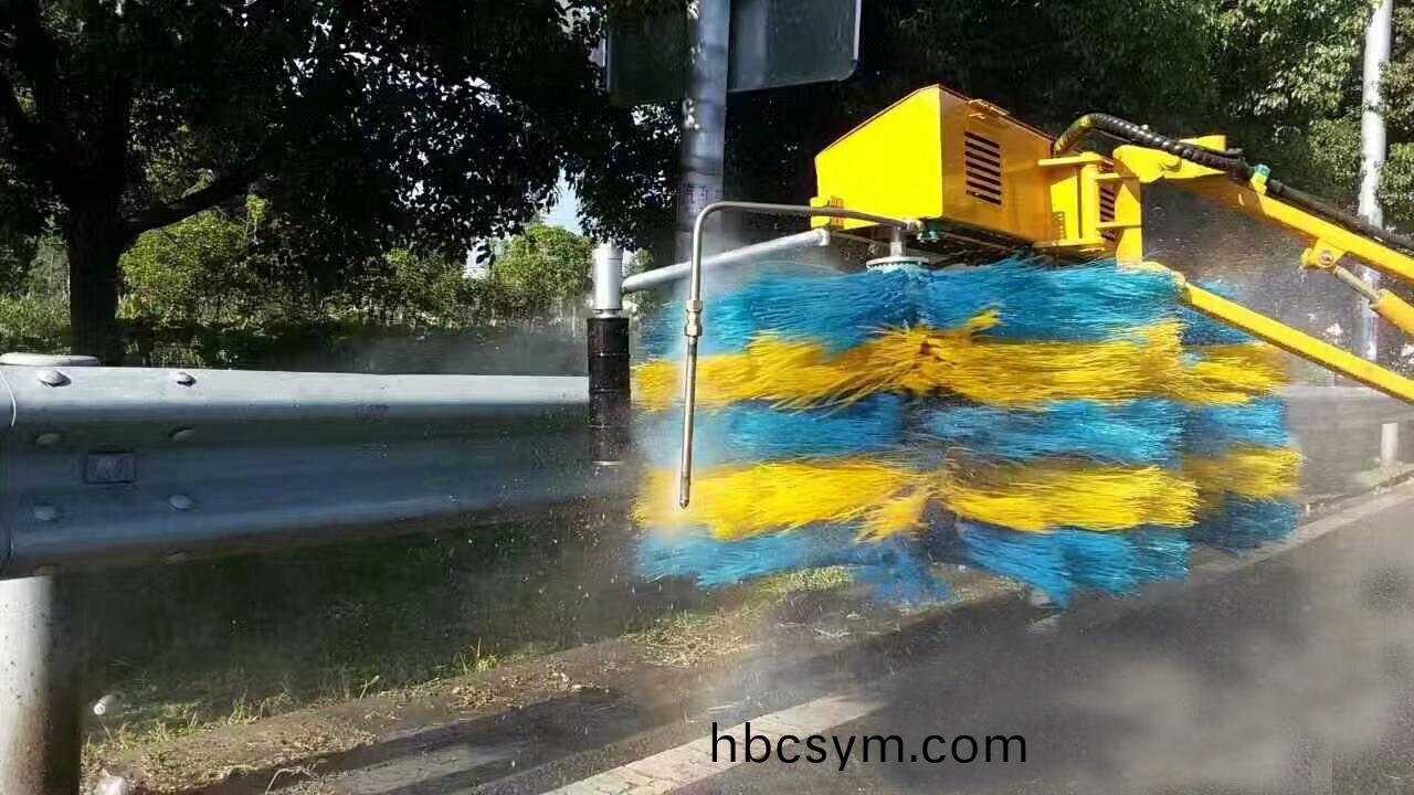 9方(fang)高(gao)速(su)護(hu)欄清(qing)洗車