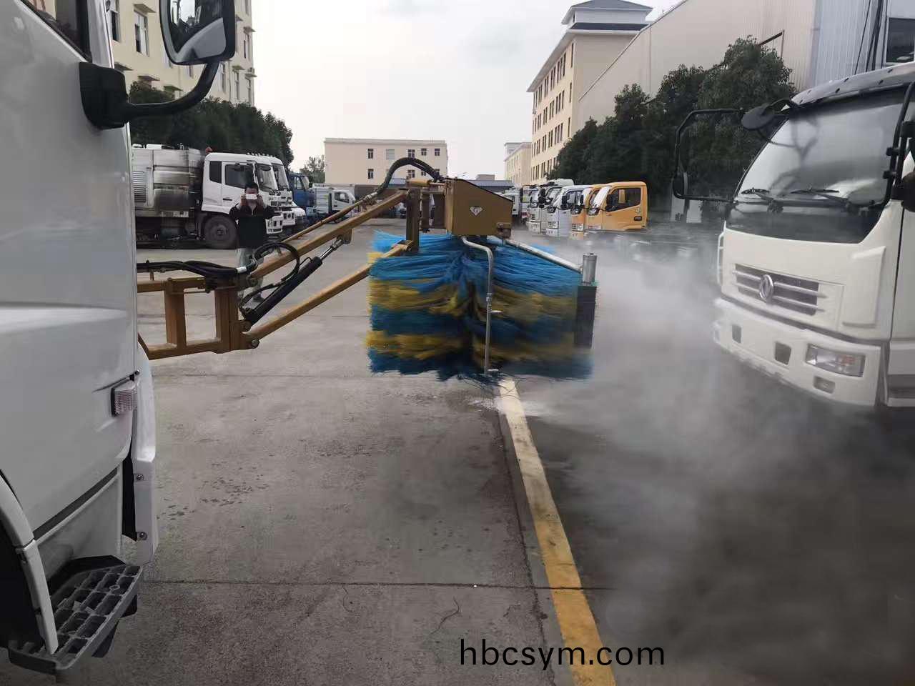 9方(fang)高(gao)速護欄(lan)清(qing)洗車(che)