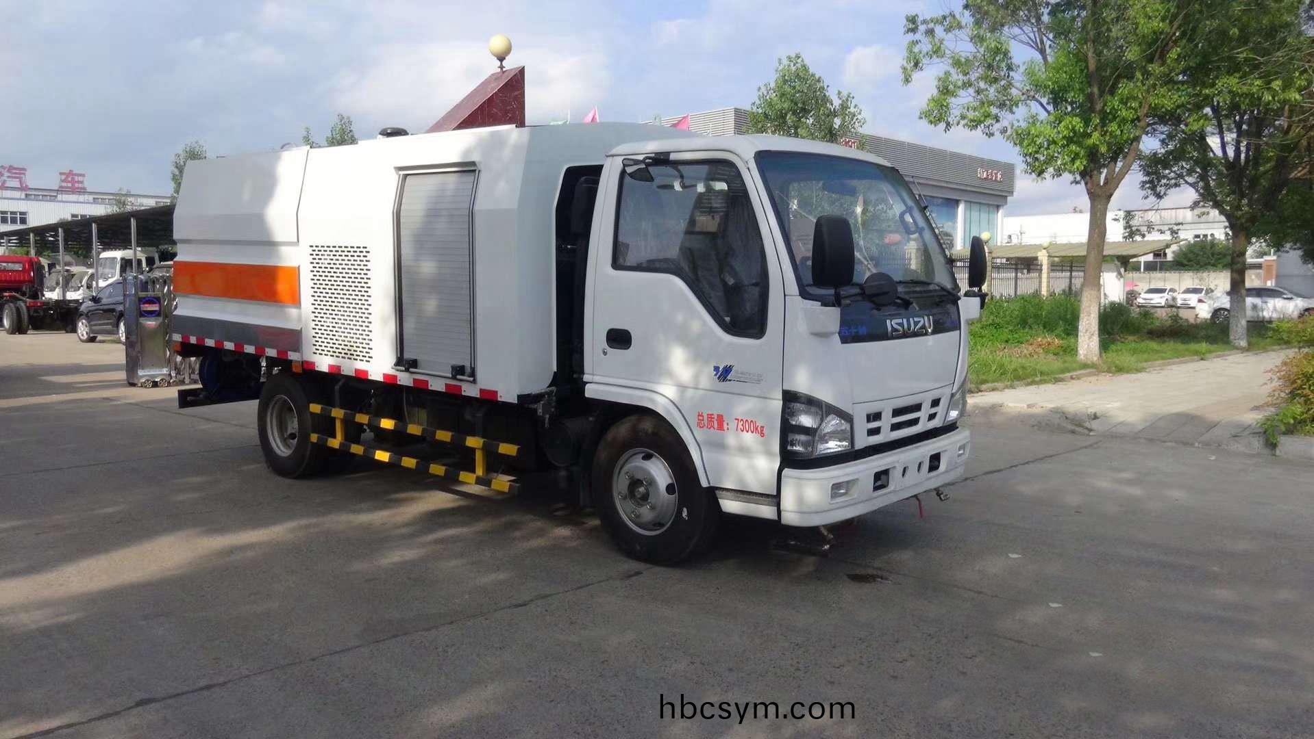4方城市護(hu)欄清洗車