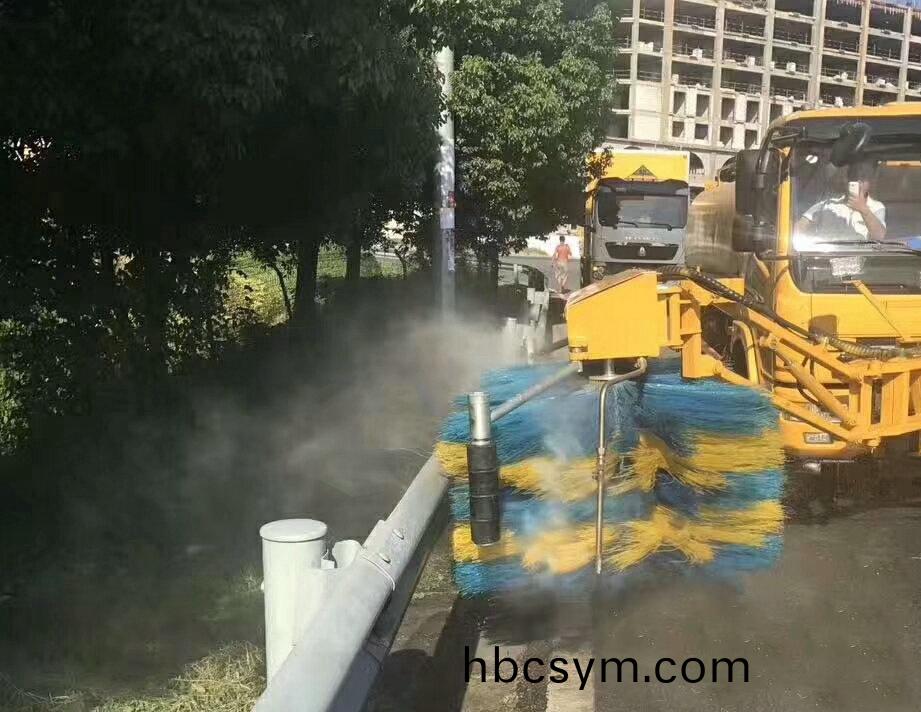 9方高(gao)速護欄清洗(xi)車(che)