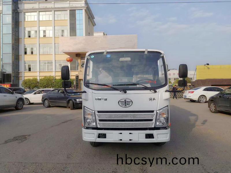 國六3方塵箱(xiang) 0.8方水箱(xiang) 藍(lan)牌解(jie)放(fang)掃路車(che)