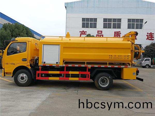 東(dong)風多(duo)利(li)卡8.5方清洗吸(xi)汚(wu)車(che)