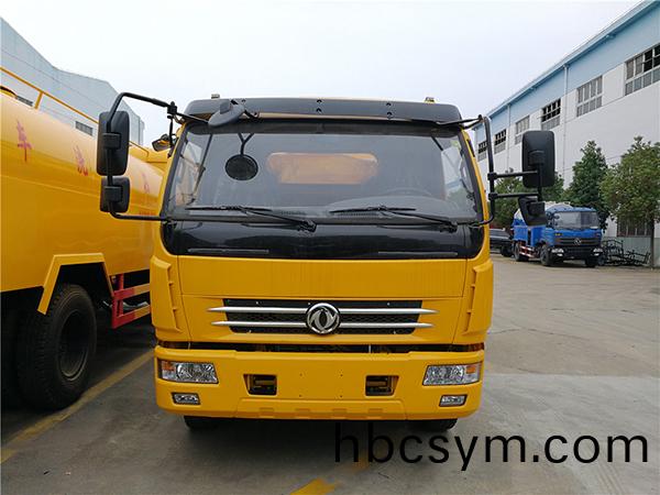 東(dong)風(feng)多利卡8.5方清洗吸汚(wu)車