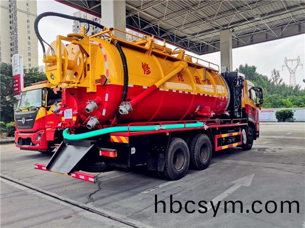 天龍后八(ba)輪清洗吸汚車(che)