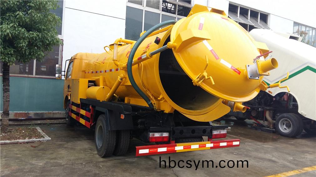 東(dong)風(feng)大(da)多利(li)卡(ka)8方清洗(xi)吸(xi)汚(wu)車(che)