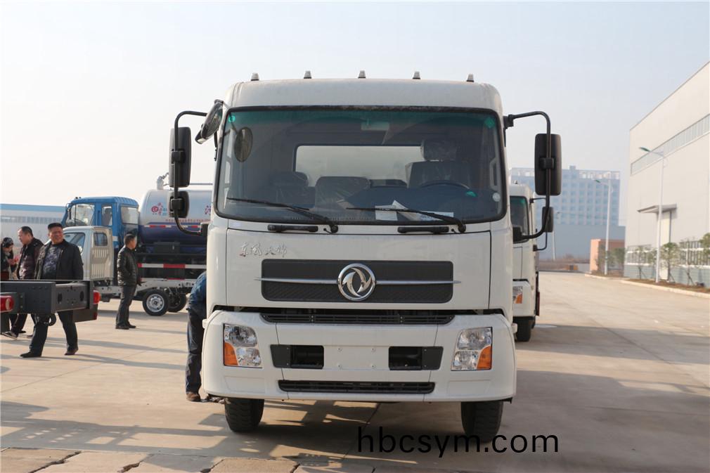 國六(liu)東風天錦清洗吸(xi)汚車