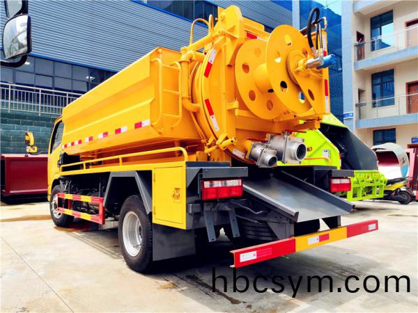 東風多利(li)卡6方清洗(xi)吸(xi)汚(wu)車(che)