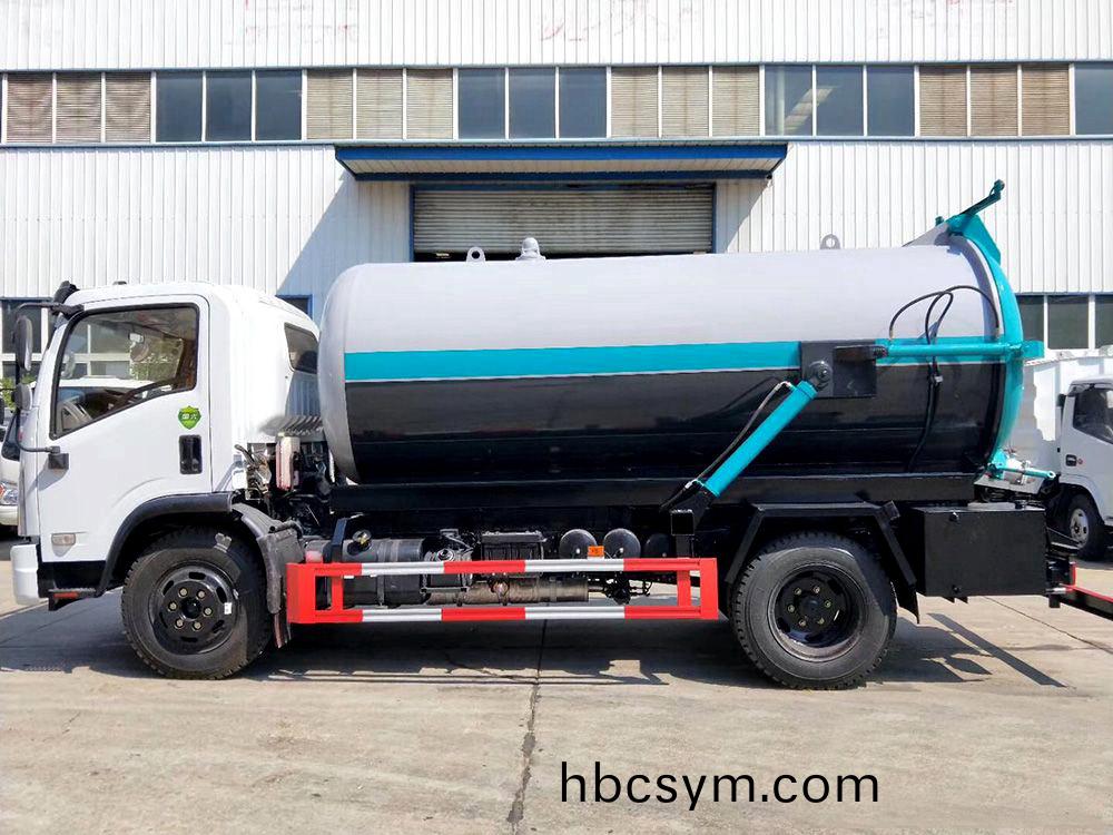 國(guo)六(liu)8方東風(feng)D7 吸汚(wu)車(che)