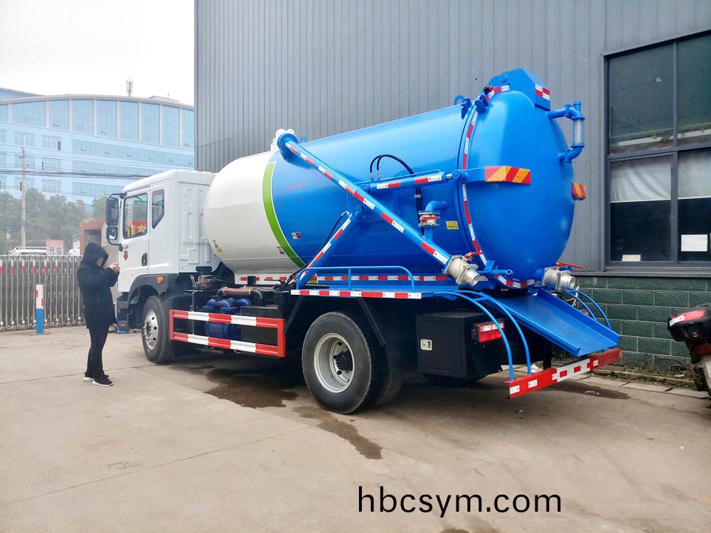 國(guo)六(liu)12方東(dong)風D9 吸(xi)汚車(che)