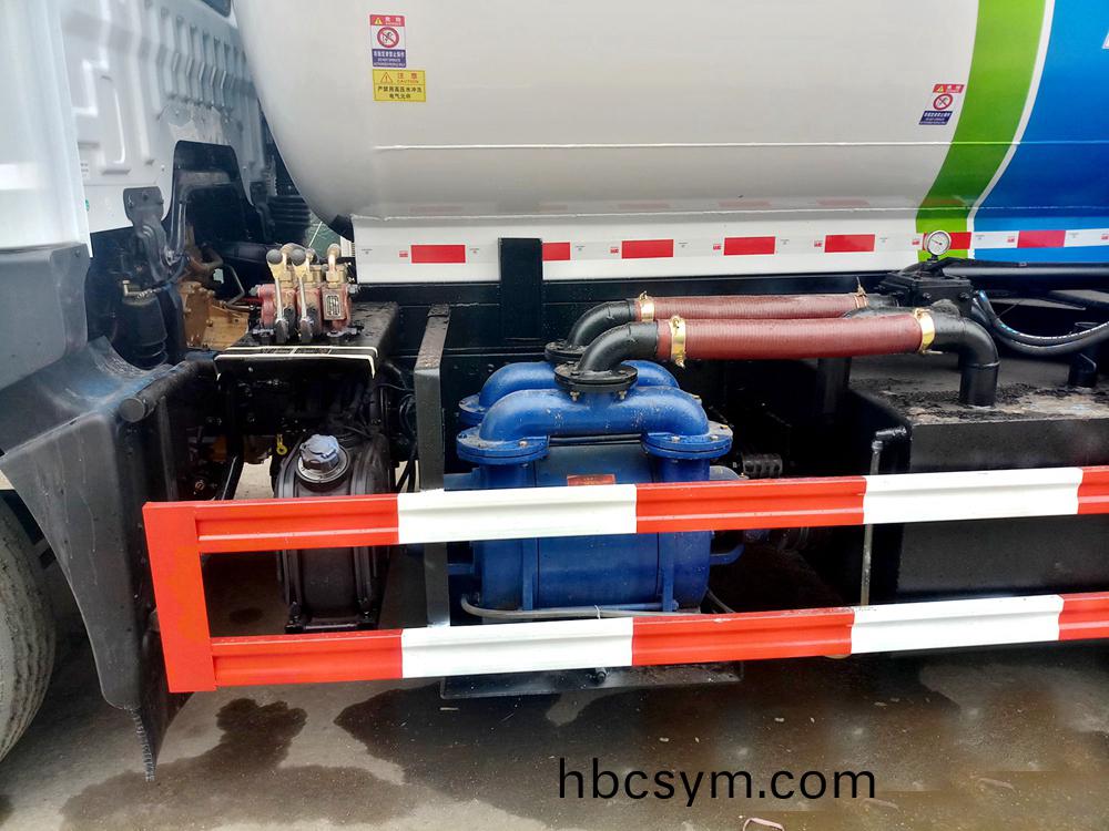 國六(liu)12方東風(feng)D9 吸汚車(che)