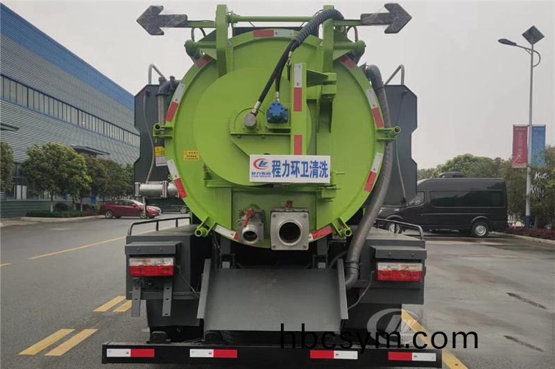 國六(liu)大(da)多(duo)利(li)卡 10方(fang) 清(qing)洗(xi)吸(xi)汚(wu)車