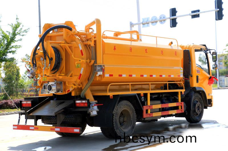 國六(liu)大福瑞卡(ka) 10方(fang) 清洗(xi)吸(xi)汚車廂式