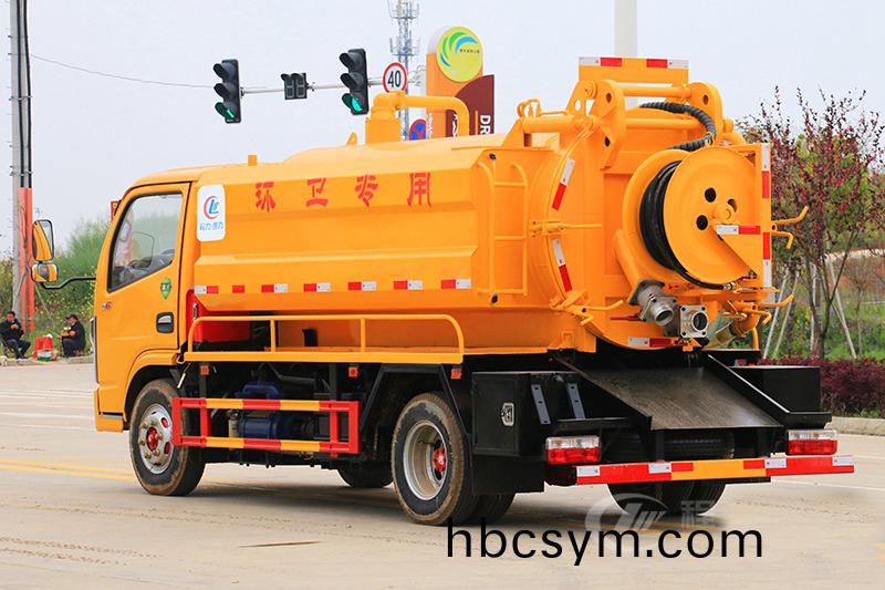 國六東(dong)風小多(duo)利卡 5方 清洗吸汚(wu)車