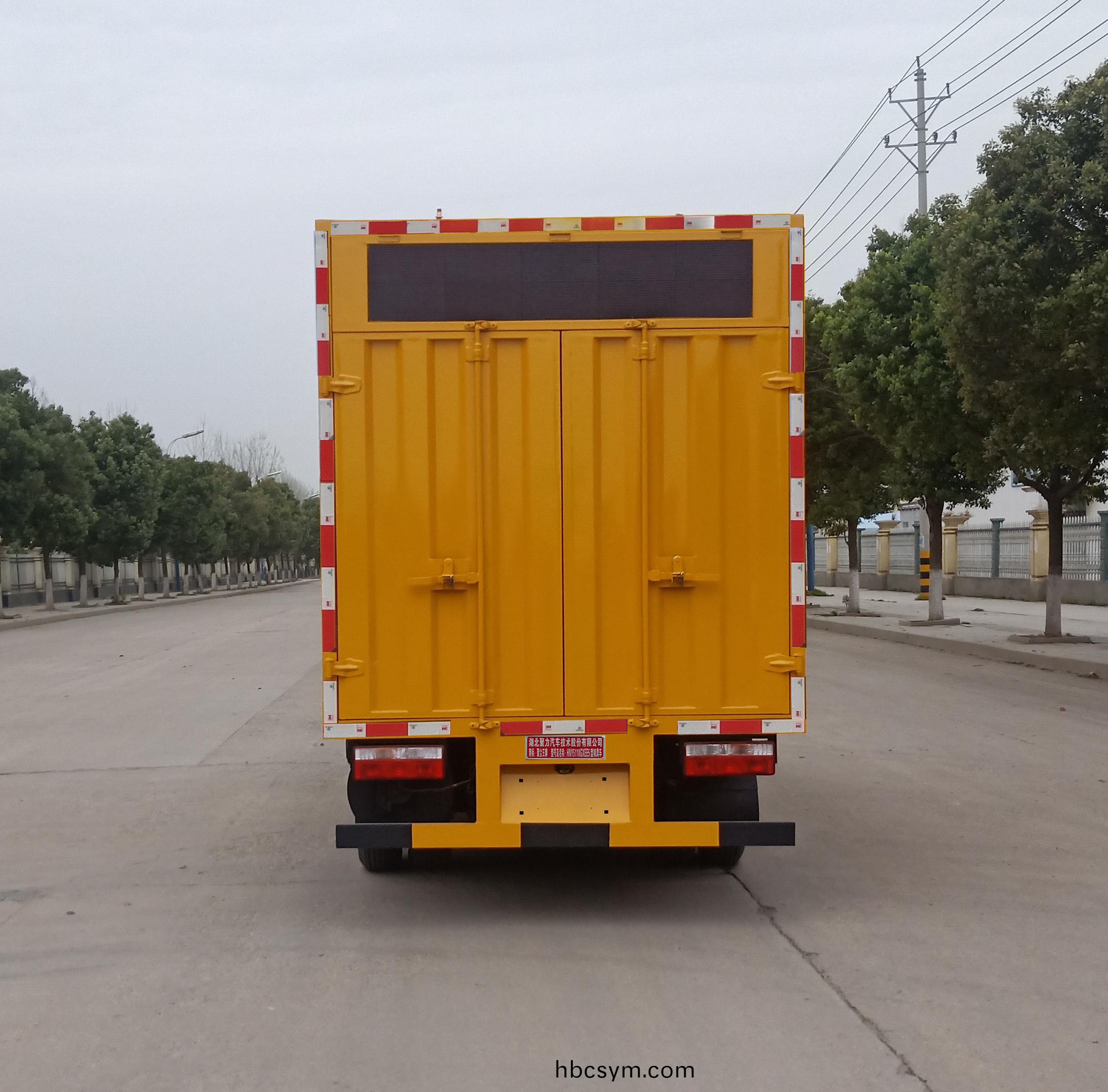 東(dong)風(feng)小多(duo)利卡吸(xi)汚(wu)淨(jing)化車(che)