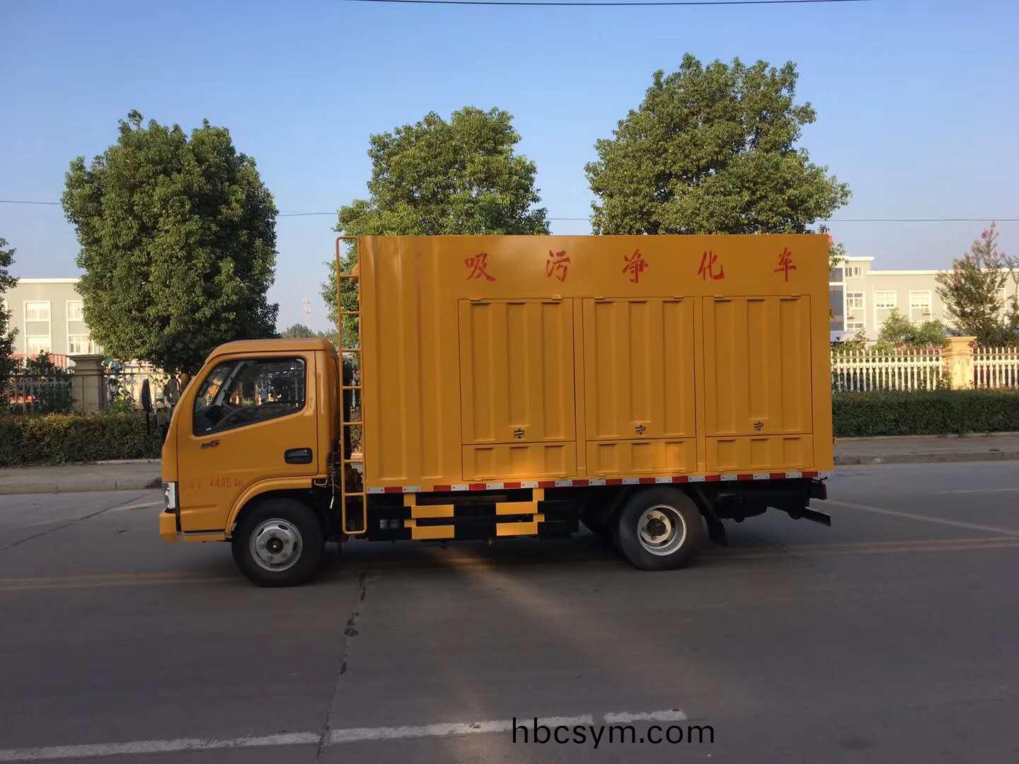 東(dong)風(feng)小(xiao)多(duo)利(li)卡吸(xi)汚(wu)淨化車