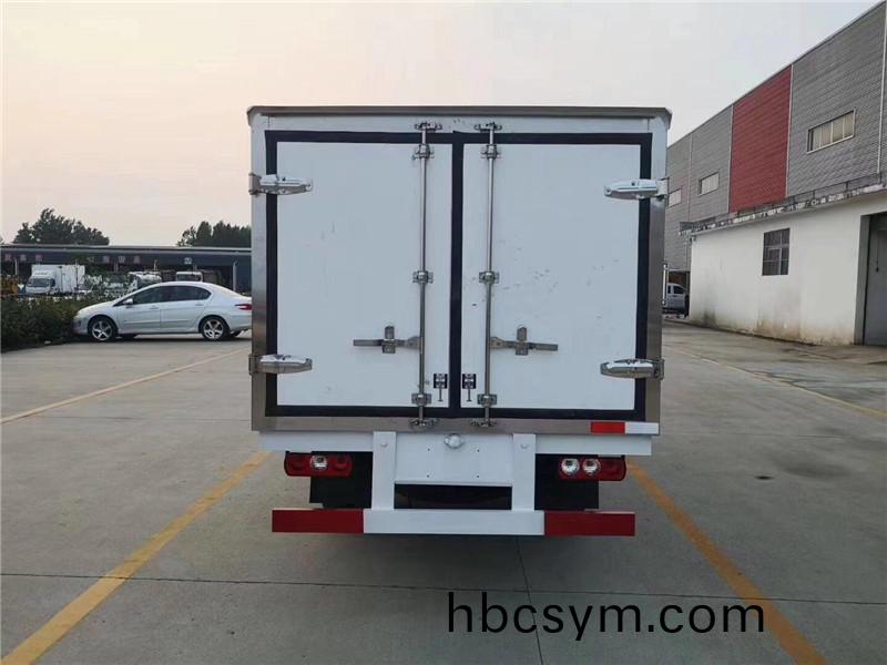 國(guo)六(liu)躍進小(xiao)福(fu)星冷藏車(che)可進地(di)下車(che)庫