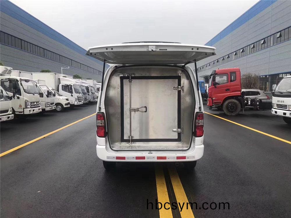 國六(liu)·金(jin)桮新快運(yun) 麵包冷藏(cang)車(che)