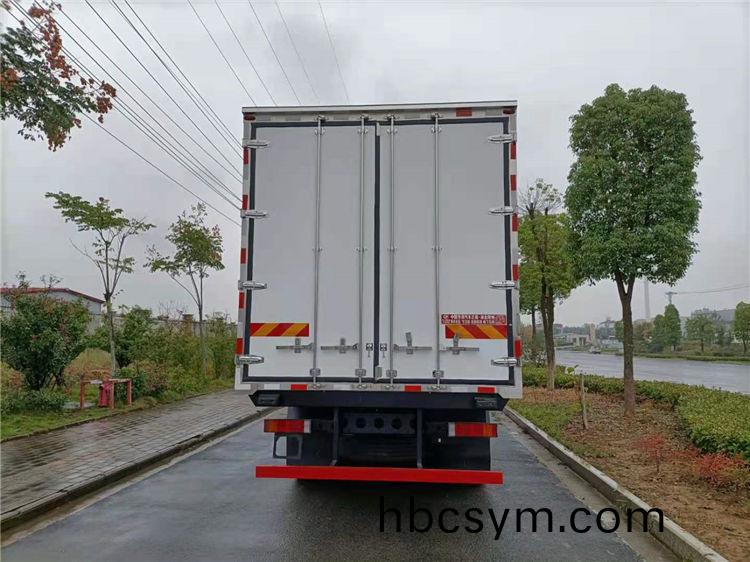 東風天龍(long)前四(si)后(hou)八(ba)高頂(ding) 9.6米(mi)冷(leng)藏車(che)