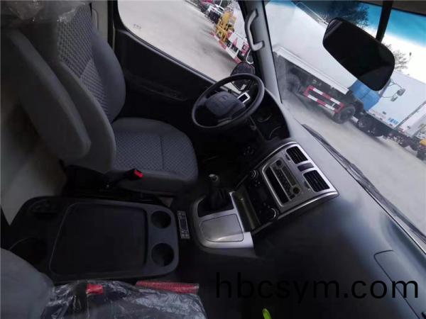 國六(liu)麵(mian)包(bao)型金(jin)桮(bei)新(xin)快(kuai)運(yun)麵包冷(leng)藏車(che)