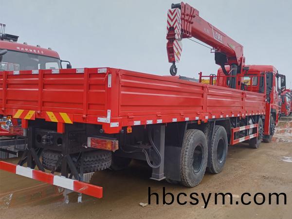 國(guo)六東(dong)風暢行D7前(qian)四(si)后(hou)八(ba)隨車弔(diao)新(xin)品上(shang)市(shi)