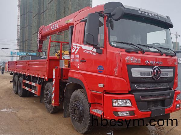 國六(liu)東(dong)風(feng)暢(chang)行D7前(qian)四(si)后(hou)八(ba)隨(sui)車(che)弔新品上市(shi)