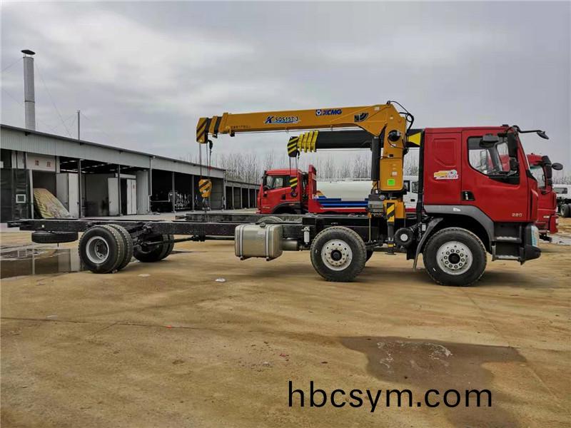 桺汽(qi)前(qian)四(si)后四(si)6.3噸隨(sui)車(che)弔