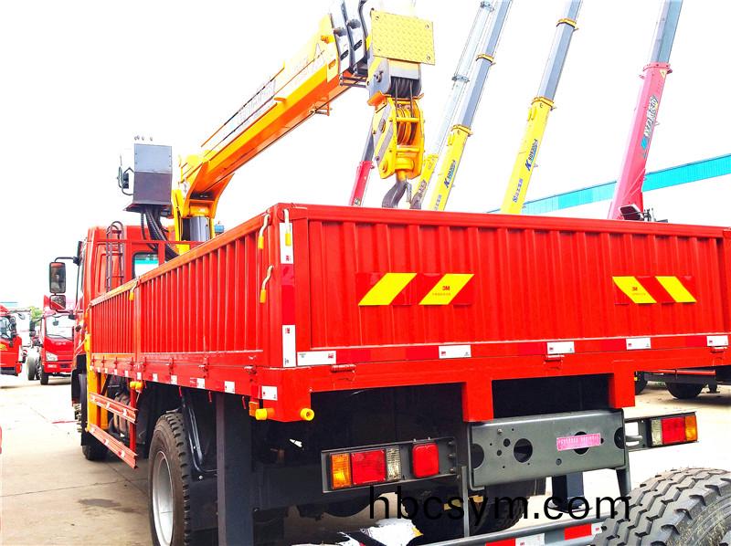 重汽王牌(pai)單(dan)橋(qiao)6.3噸隨(sui)車弔(diao)