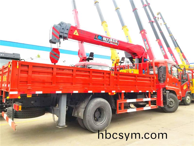 東風天(tian)錦(jin)單橋(qiao)8噸(dun)隨(sui)車(che)弔(diao)